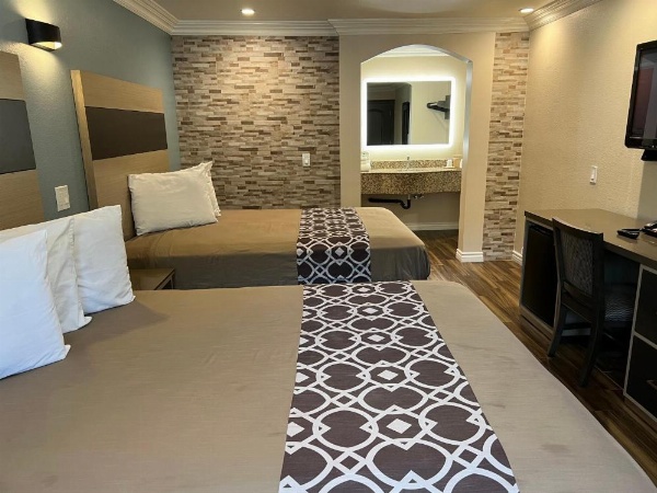 Walnut Inn & Suites West Covina image 12