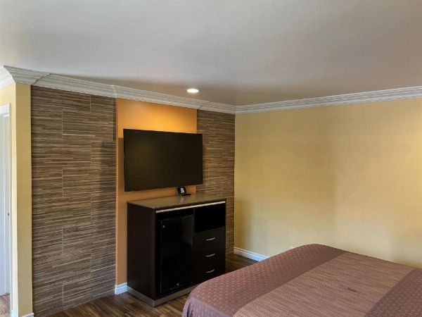 Walnut Inn & Suites West Covina image 9